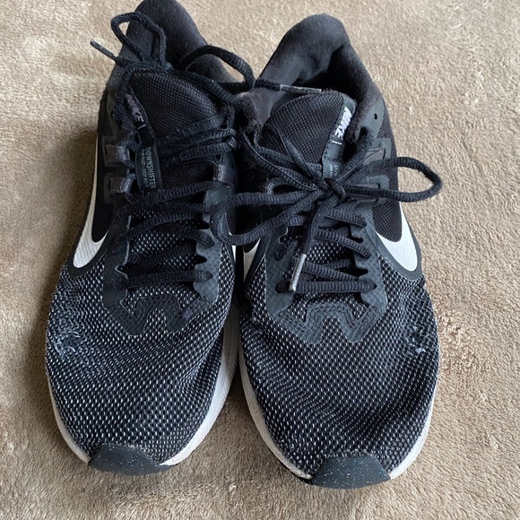 Nike Running Shoes - Picture 2 of 5